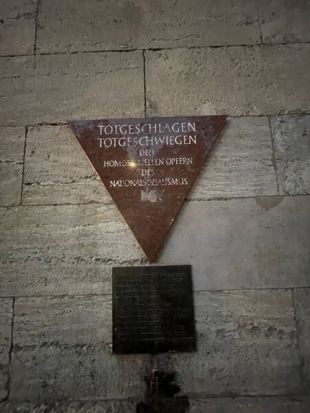 File:Mahnmal homosexuelle Opfer des Nationalsozialismus Nollendorfplatz.jpg