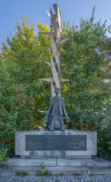 File:Moschendorf memorial.png