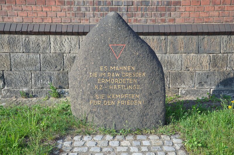 File:Emerich-Ambros-Ufer Gedenkstein.jpg