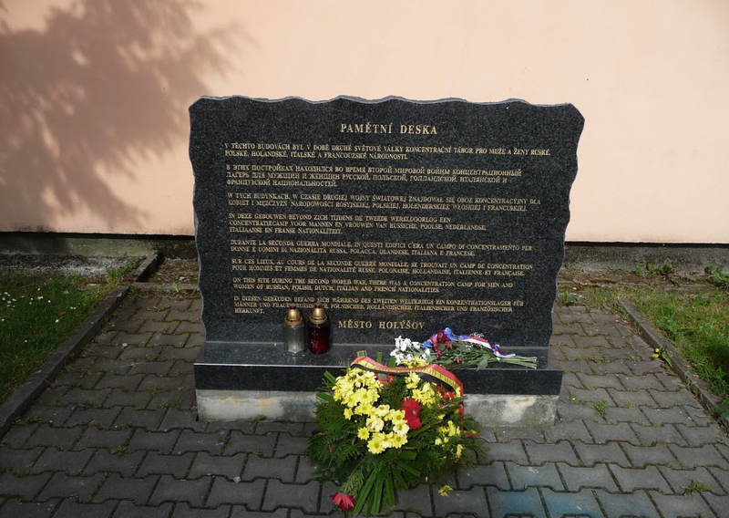 File:Holleischen Memorial.png